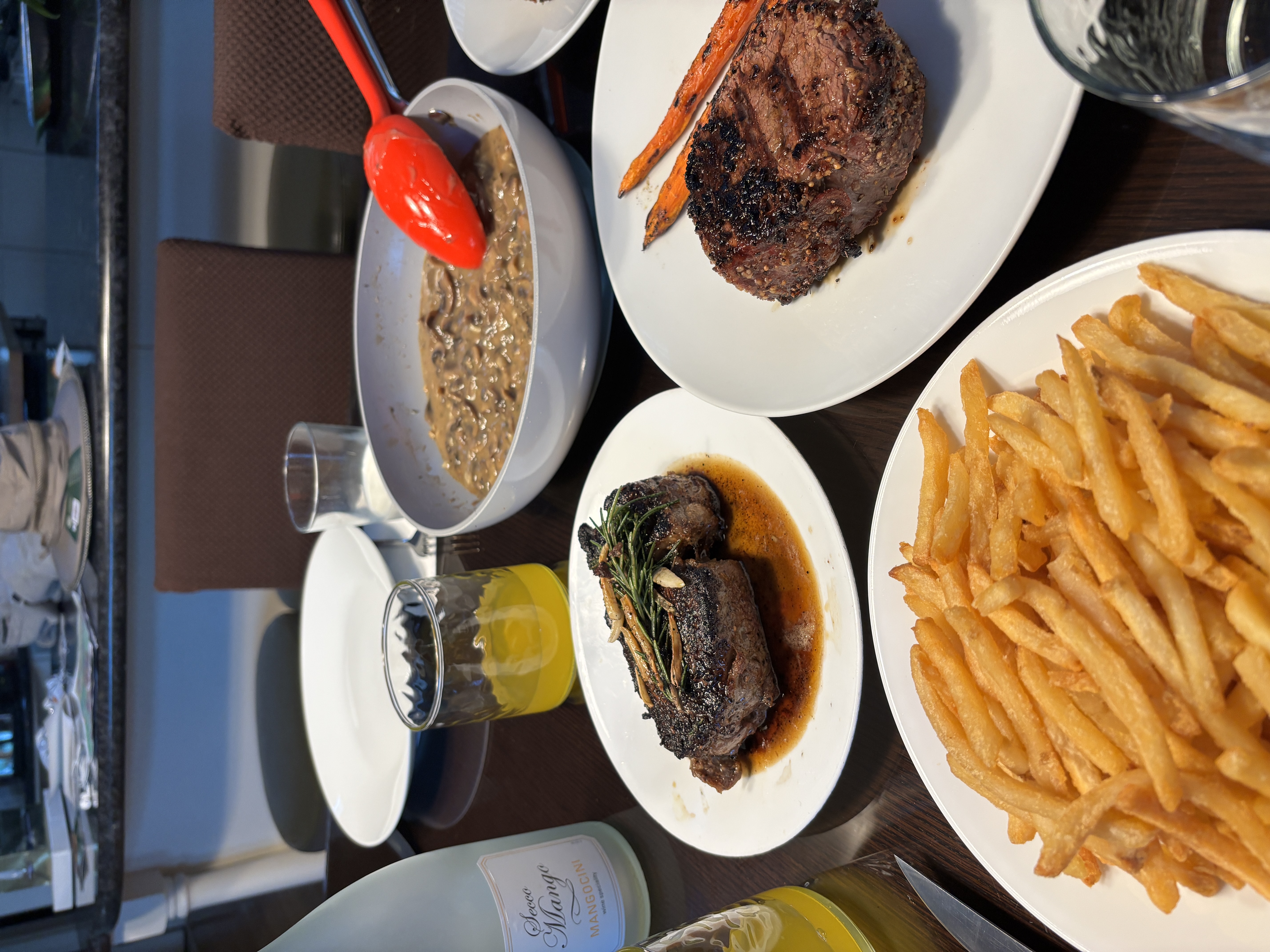 steak frites & mushroom reduction