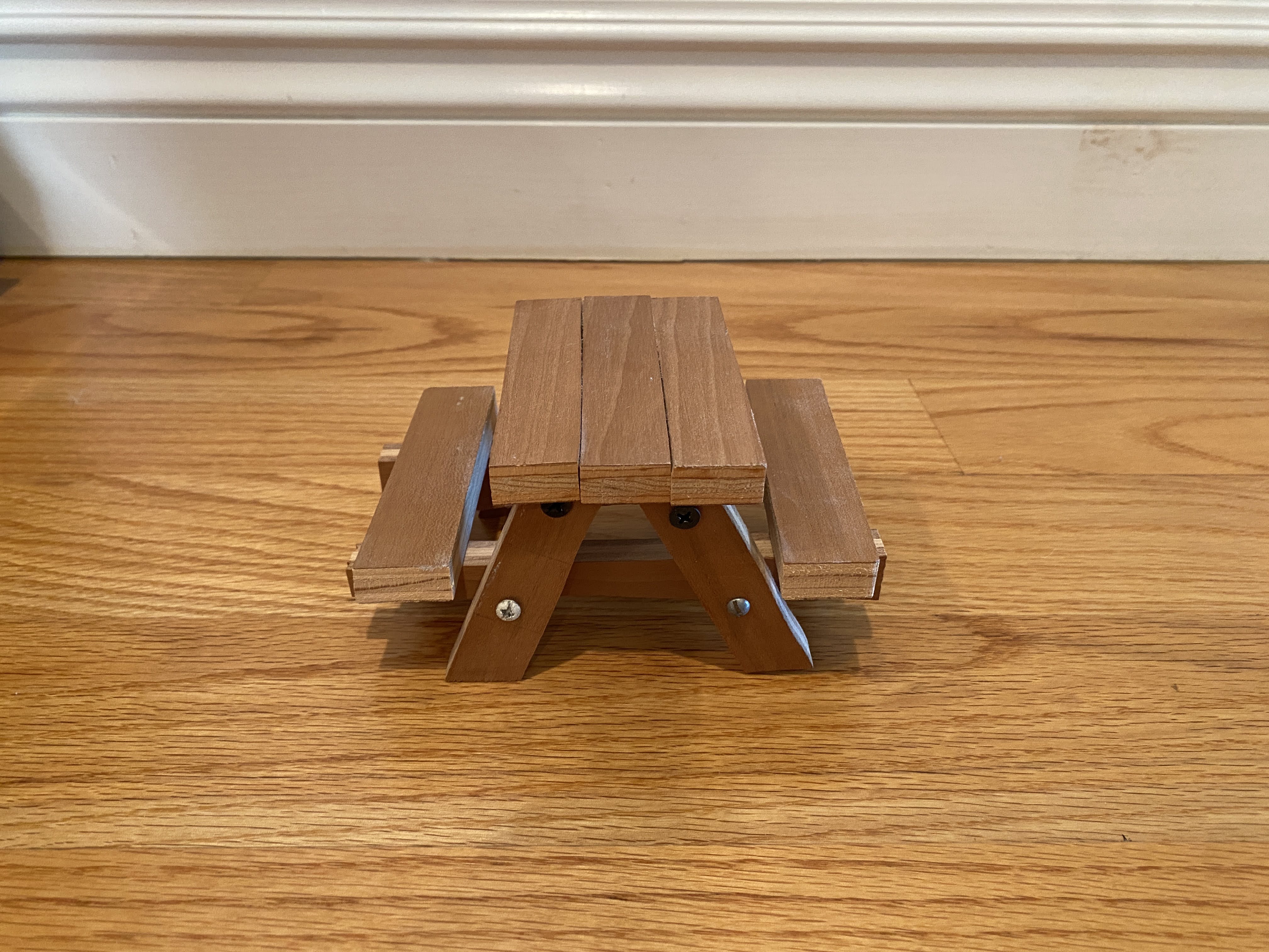 mini picnic table side view
